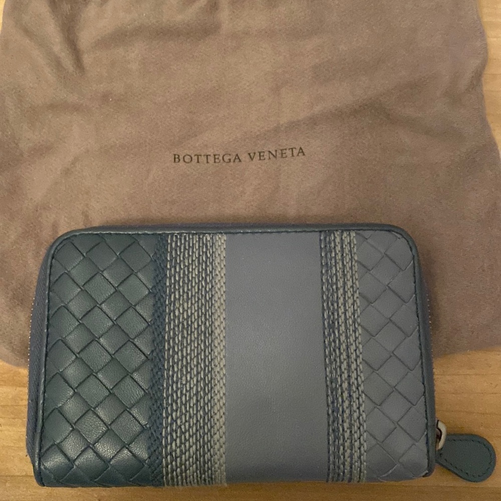 Bottega Veneta Women's Intrecciato Leather Zip Wallet in Blue and Gray
